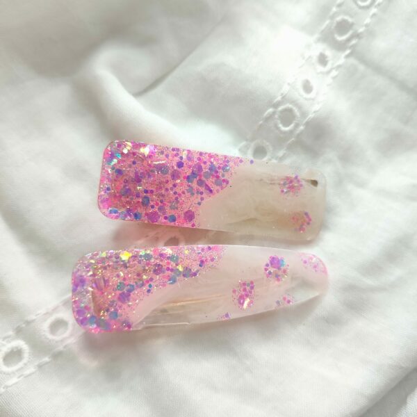 Barrette à paillettes laiteux